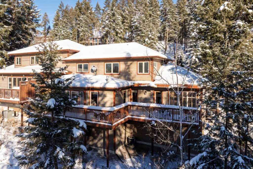 Whitefish_Private_Mountain_Home_Exterior_in_Winter